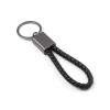 Chaveiro com fortmato retangular, com cordão entrelaçado em poliéster (21% reciclado) e 79% poliuretano com logotipo